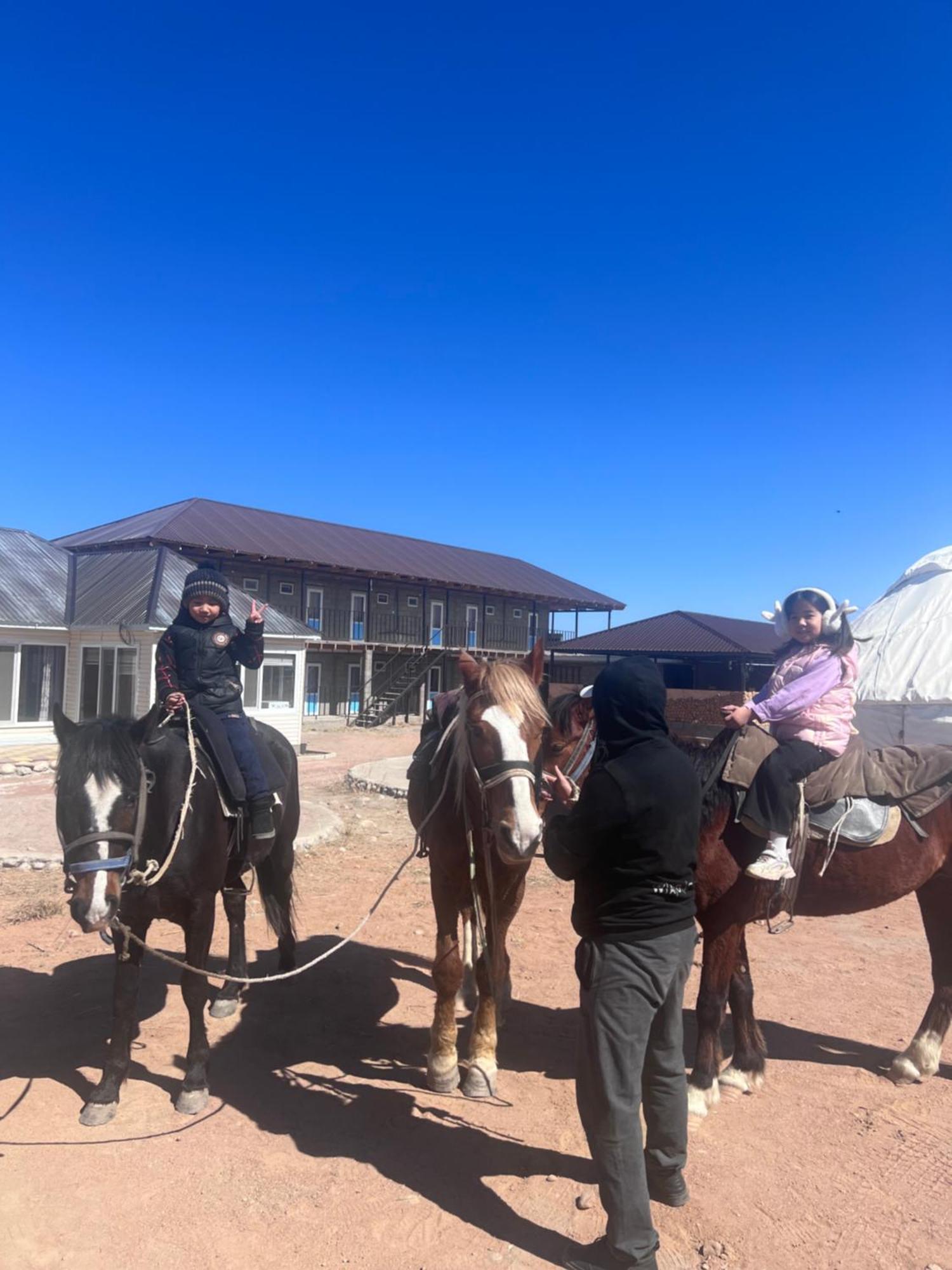 Guest House And Yurt Camp "Ailuu" Tong Exterior photo